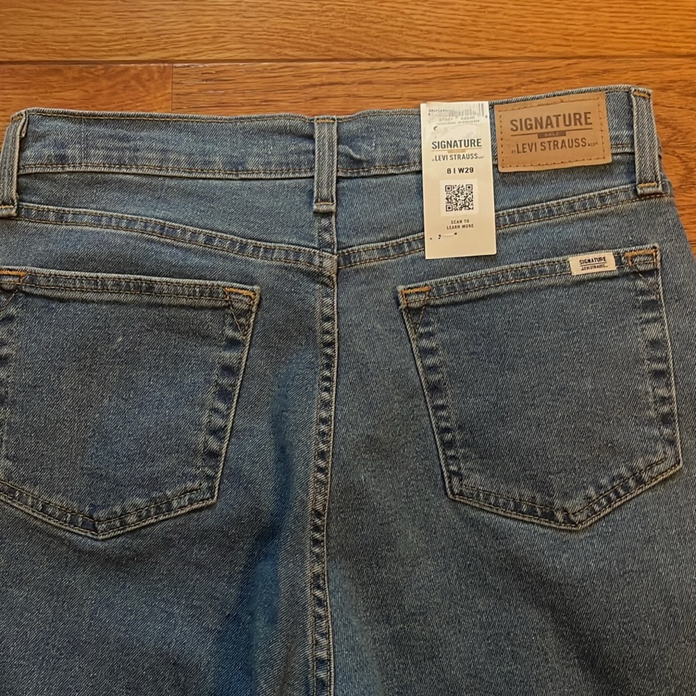 Levi Strauss Signature Heritage Distressed 9” Bermuda Jean Shorts NWT 8/29 - Picture 4 of 11